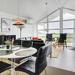 Three-bedroom In Semesterbostad