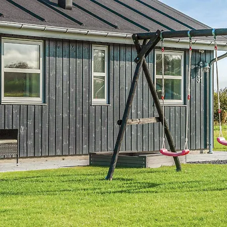 Three-bedroom In Semesterbostad